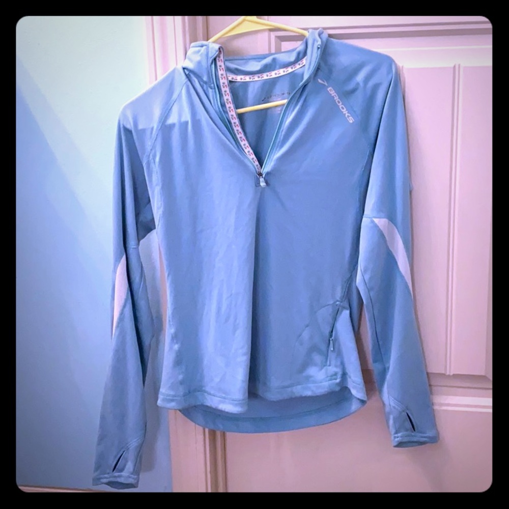 Brooks’ Women’s Small Long-Sleeved Athletic Layer